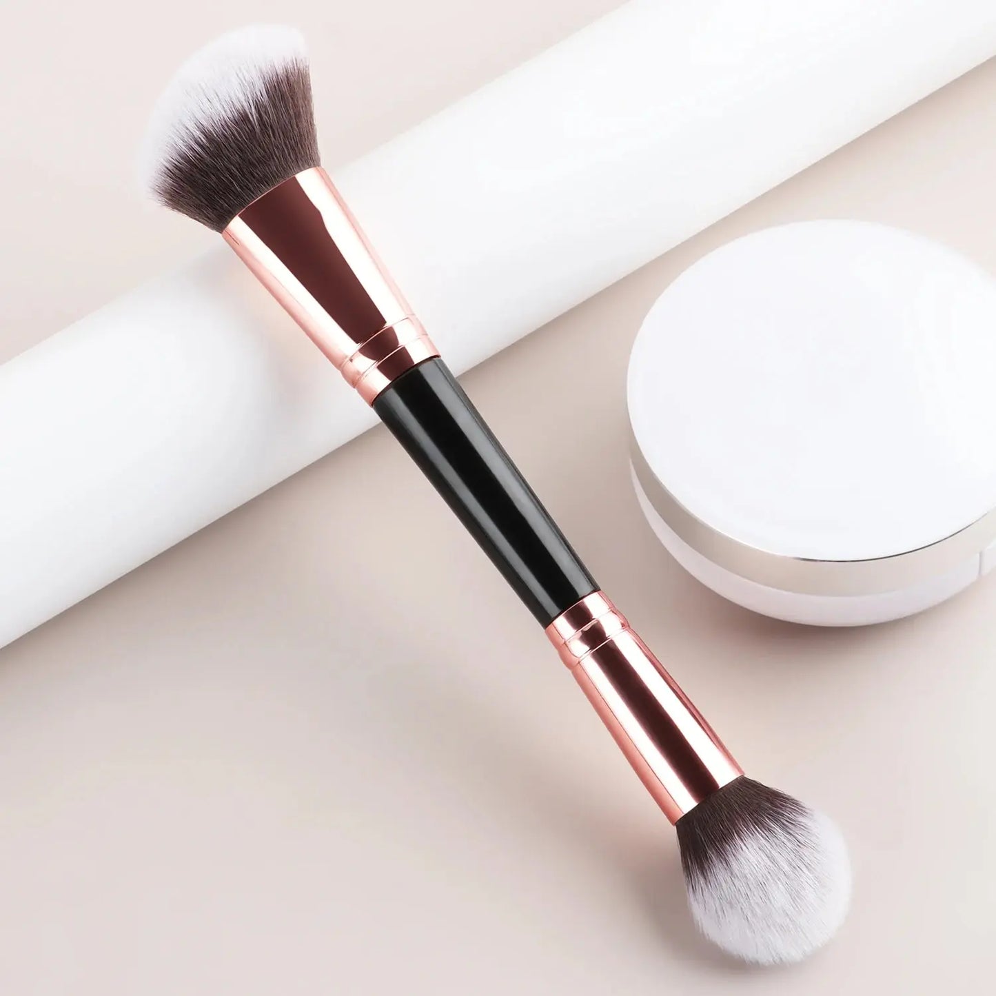 Single Dual-Ended Beauty Brush, Round Blending Brush + Angled Blush Brush Soft Bristle Makeup Tool High Class Cosmetics