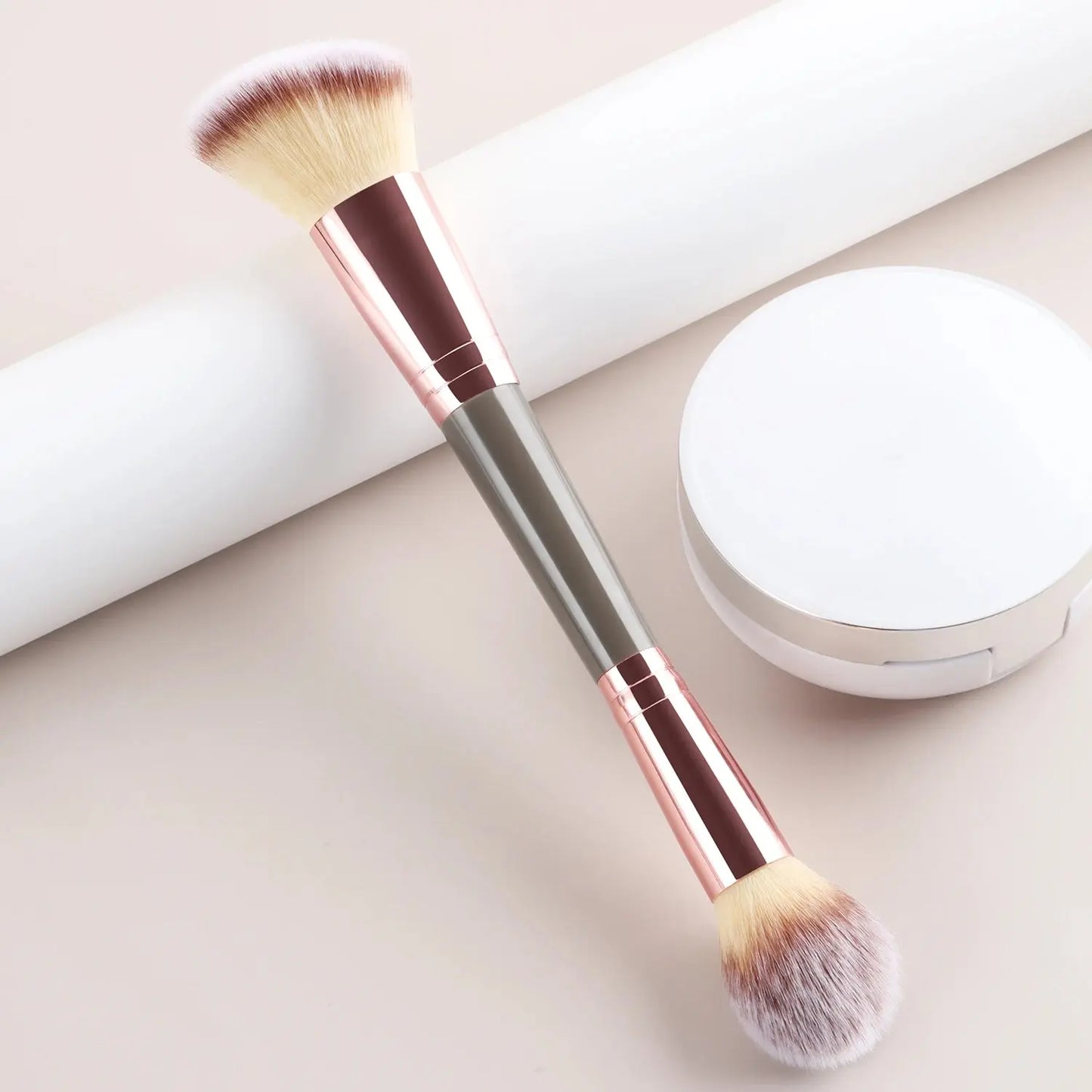 Single Dual-Ended Beauty Brush, Round Blending Brush + Angled Blush Brush Soft Bristle Makeup Tool High Class Cosmetics