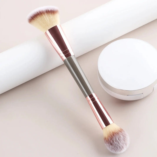 Single Dual-Ended Beauty Brush, Round Blending Brush + Angled Blush Brush Soft Bristle Makeup Tool High Class Cosmetics
