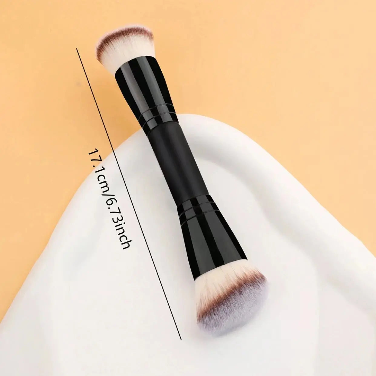 Facial Makeup Brush, a Portable Double-Headed Multi-Functional Makeup Brush, Foundation Brush, Contour Brush, Loose Powder Brush, Blush Brush, All-In-One Makeup Brush Suitable for Men and Women High Class Cosmetics