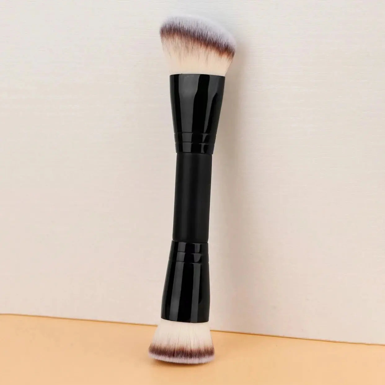 Facial Makeup Brush, a Portable Double-Headed Multi-Functional Makeup Brush, Foundation Brush, Contour Brush, Loose Powder Brush, Blush Brush, All-In-One Makeup Brush Suitable for Men and Women High Class Cosmetics